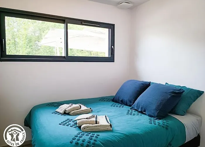 Le Perron De St Cirq Tour-de-Faure